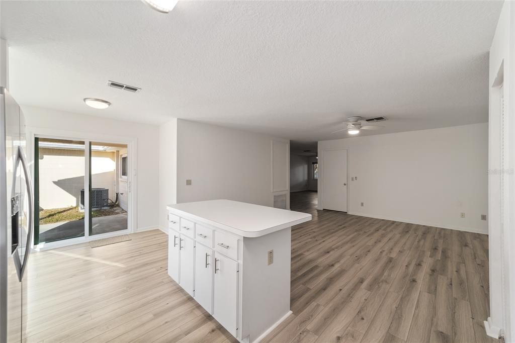 For Sale: $196,000 (2 beds, 2 baths, 1412 Square Feet)