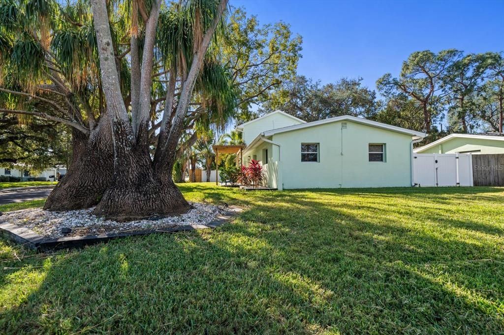 For Sale: $639,000 (4 beds, 2 baths, 1944 Square Feet)