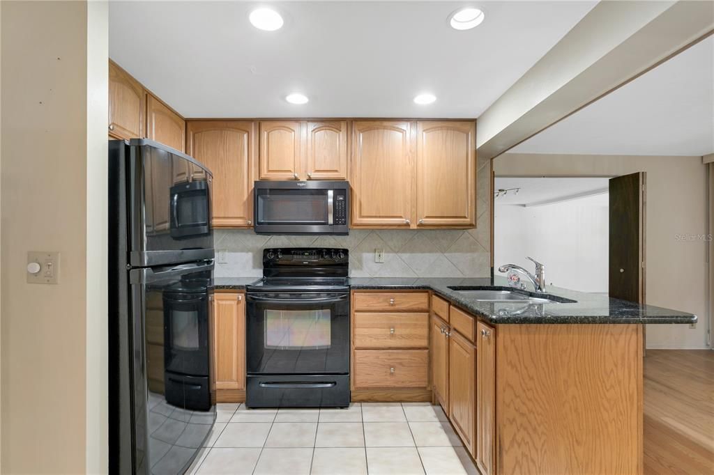 For Sale: $439,000 (2 beds, 2 baths, 2010 Square Feet)