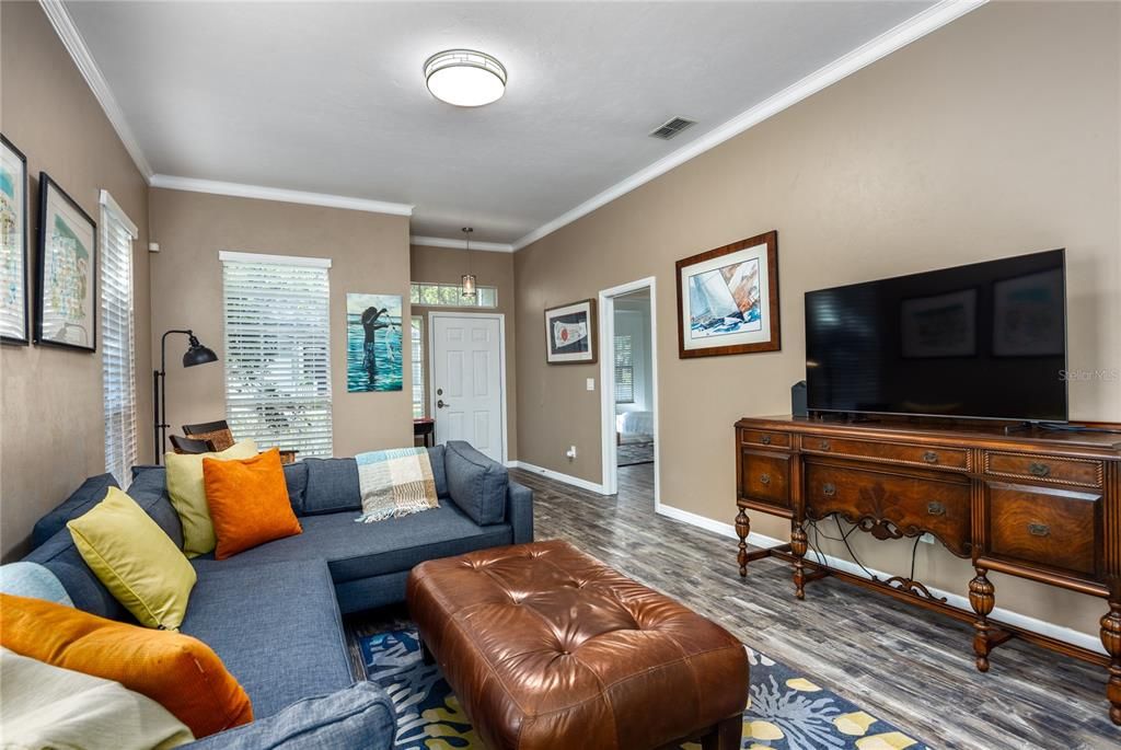 Active With Contract: $385,000 (3 beds, 2 baths, 1432 Square Feet)