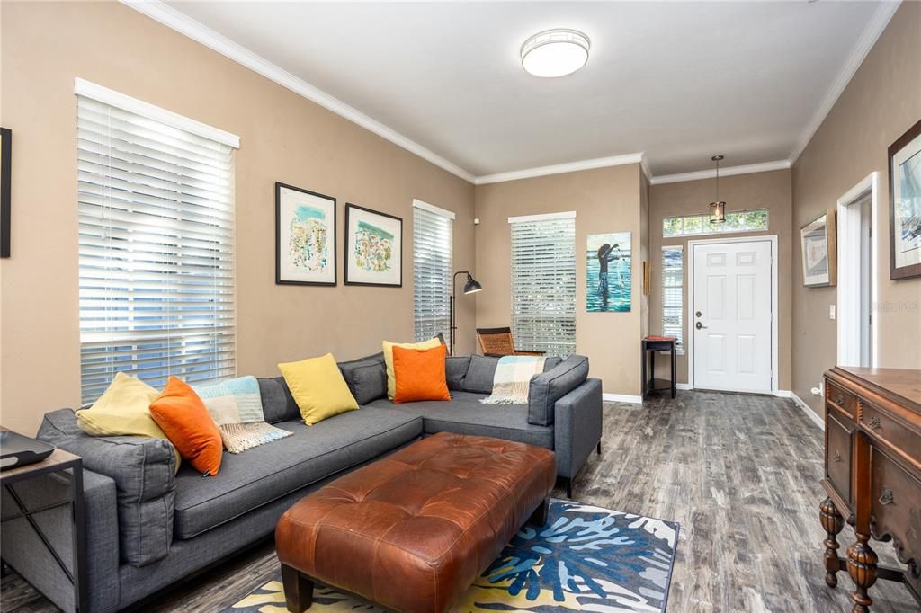 Active With Contract: $385,000 (3 beds, 2 baths, 1432 Square Feet)