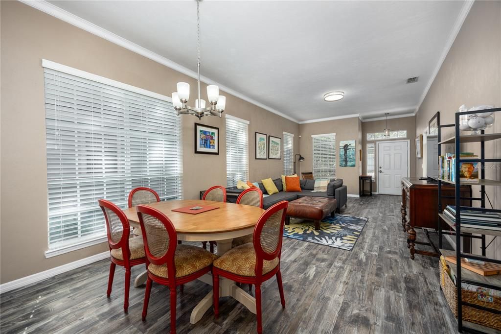 Active With Contract: $385,000 (3 beds, 2 baths, 1432 Square Feet)