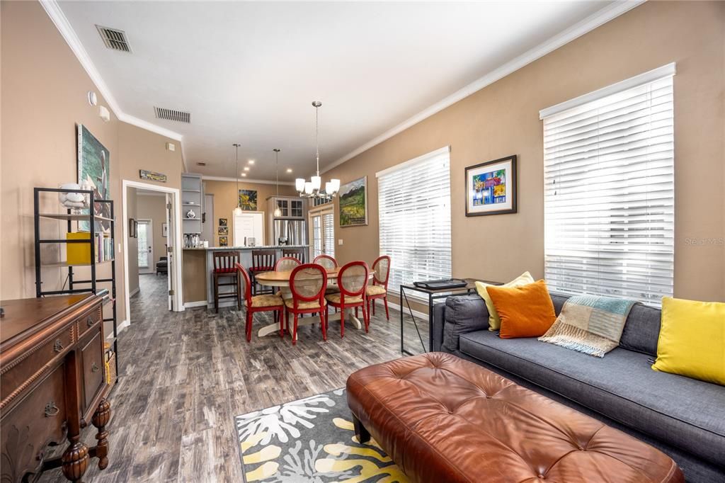 Active With Contract: $385,000 (3 beds, 2 baths, 1432 Square Feet)