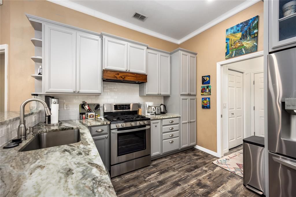 Active With Contract: $385,000 (3 beds, 2 baths, 1432 Square Feet)