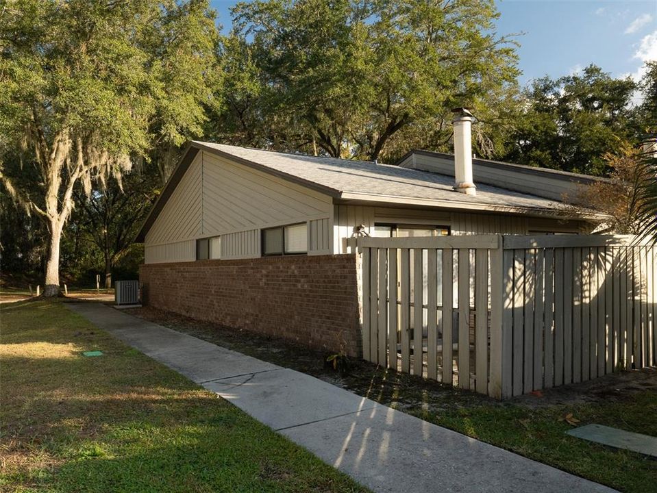 end unit fenced back area