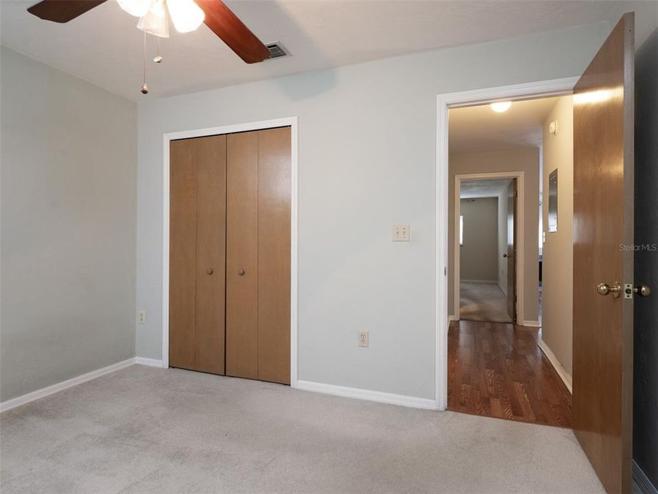 For Sale: $179,000 (2 beds, 2 baths, 988 Square Feet)