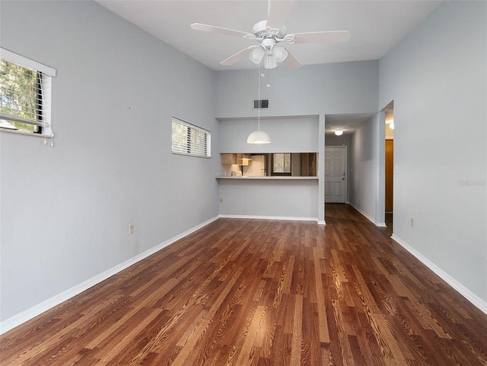 For Sale: $179,000 (2 beds, 2 baths, 988 Square Feet)