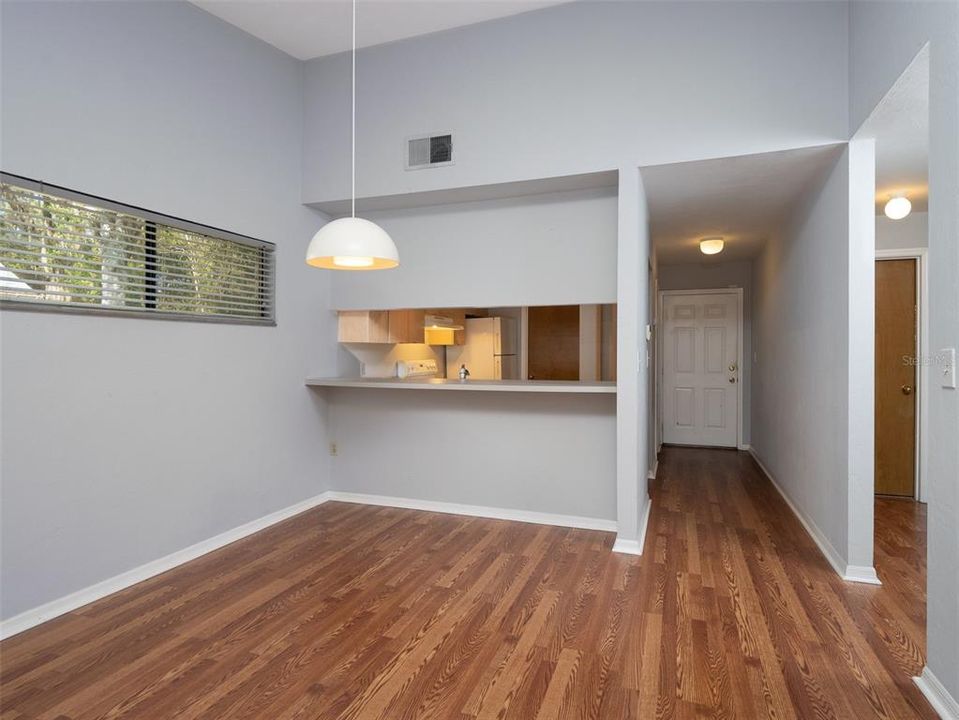 For Sale: $179,000 (2 beds, 2 baths, 988 Square Feet)