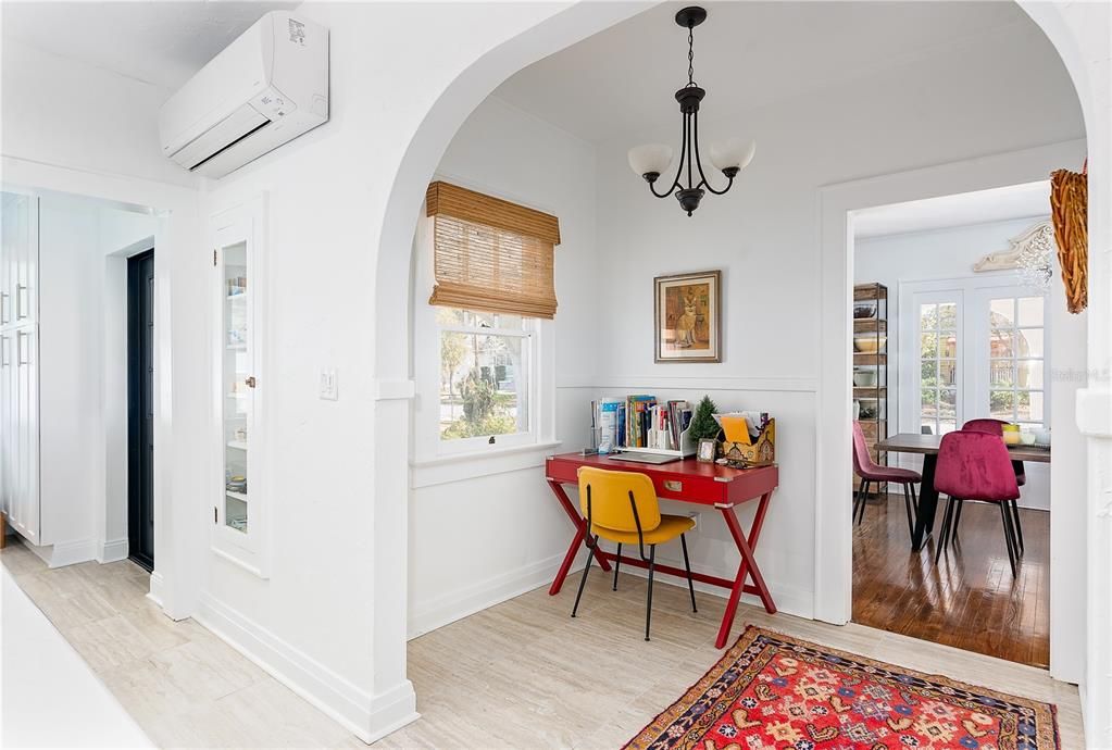 Office area/Nook between kitchen and dining room