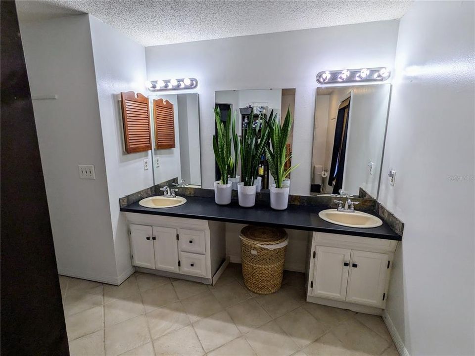 For Sale: $349,900 (3 beds, 2 baths, 1496 Square Feet)