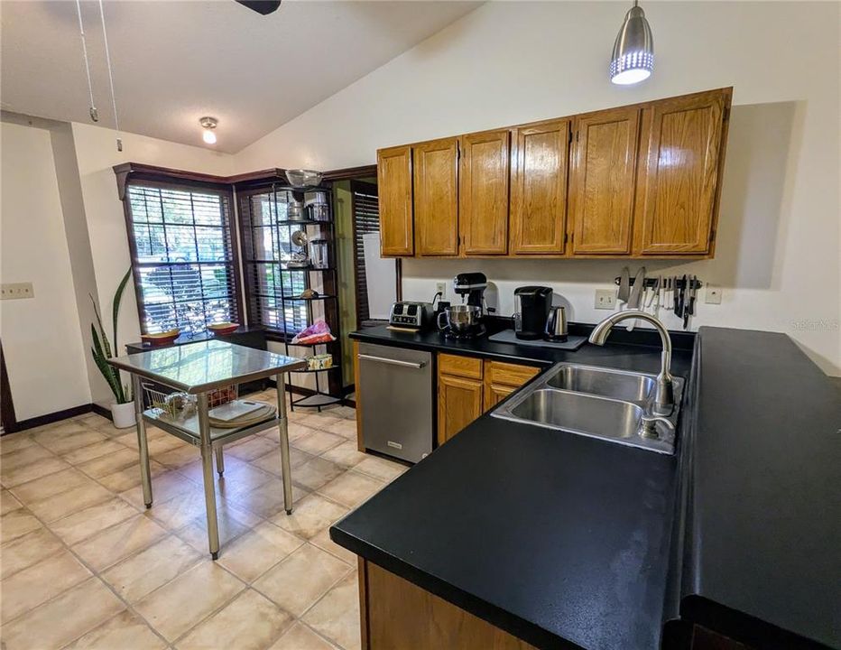 For Sale: $349,900 (3 beds, 2 baths, 1496 Square Feet)