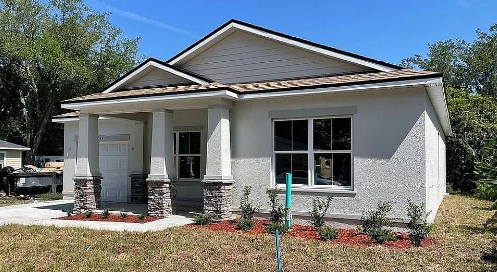 Recently Sold: $320,000 (3 beds, 2 baths, 1327 Square Feet)