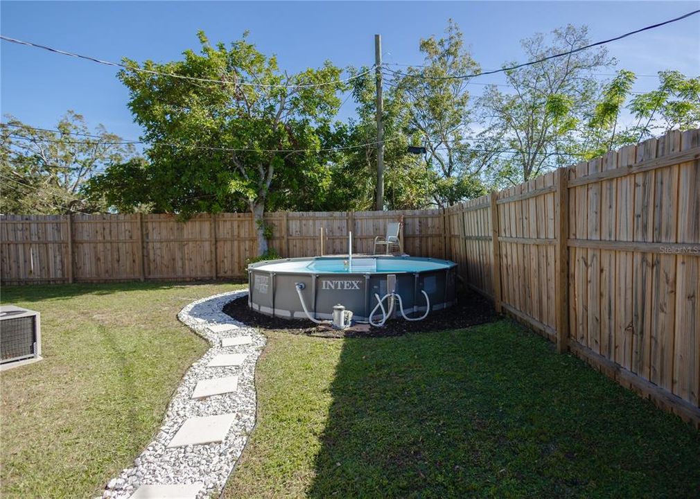 Above ground pool