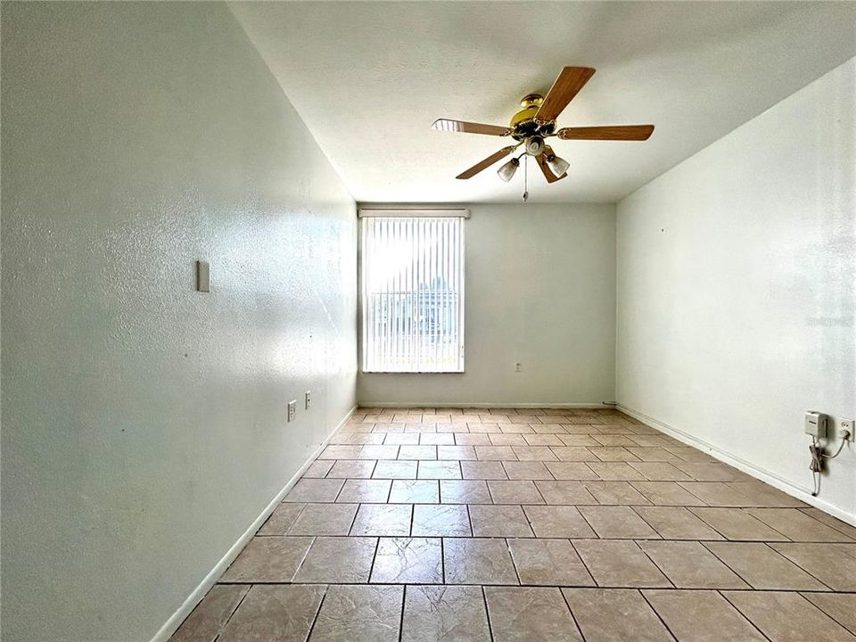 For Sale: $137,500 (2 beds, 1 baths, 825 Square Feet)