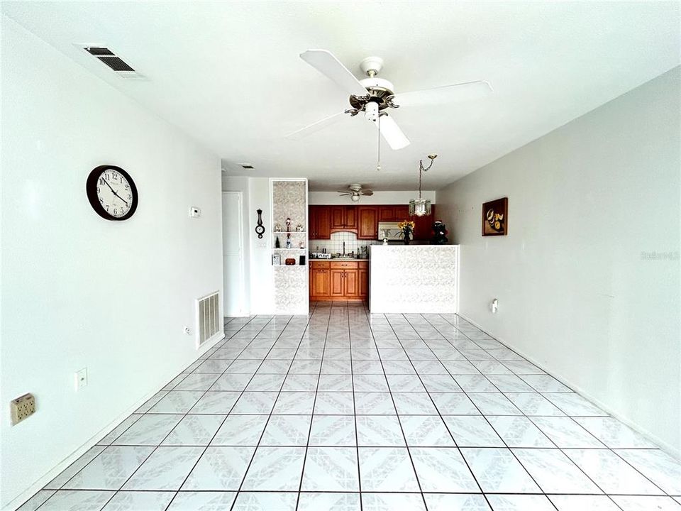 For Sale: $137,500 (2 beds, 1 baths, 825 Square Feet)