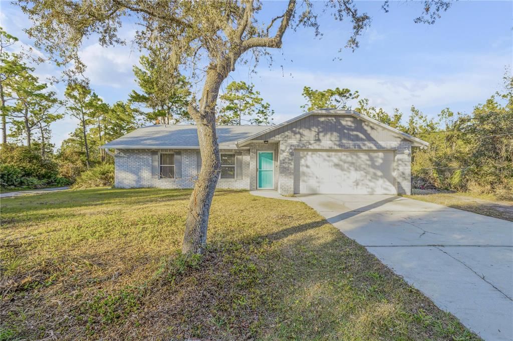 For Sale: $449,900 (3 beds, 2 baths, 1295 Square Feet)