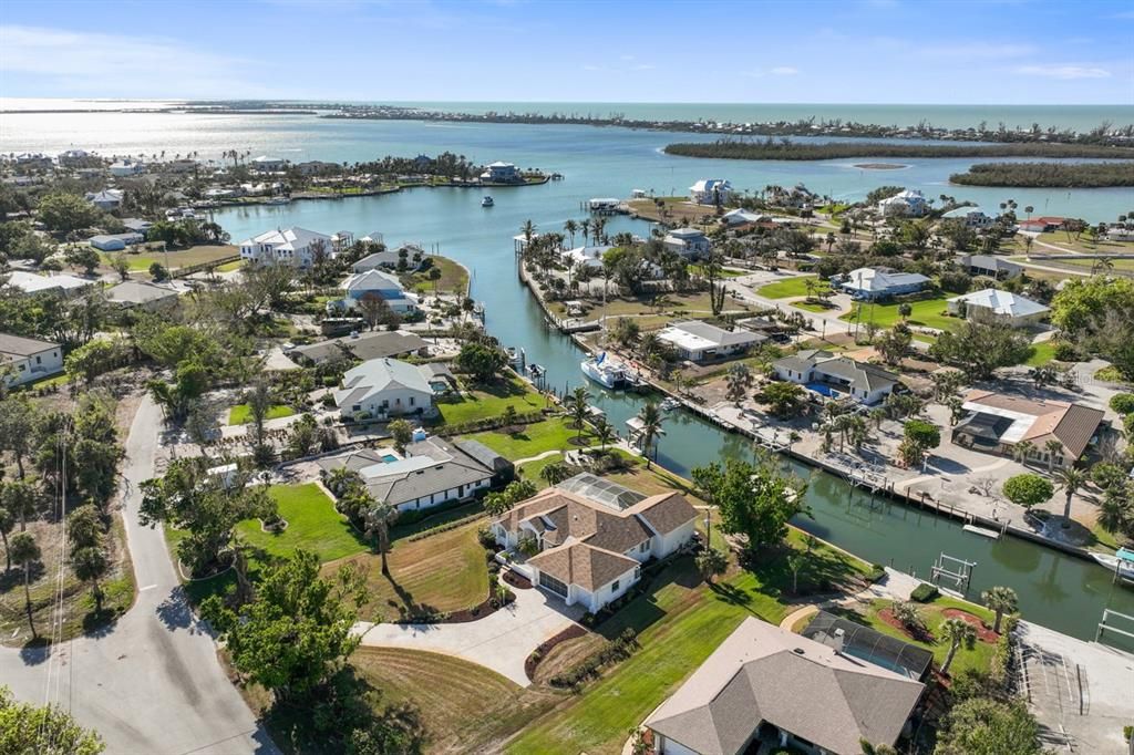 For Sale: $1,598,000 (3 beds, 2 baths, 2527 Square Feet)