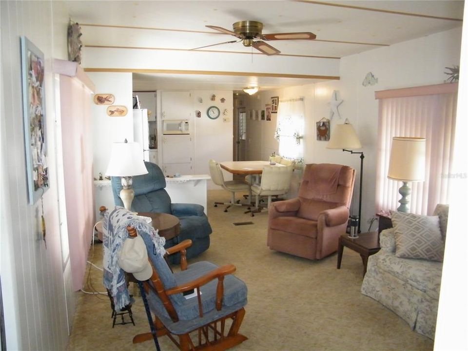 For Sale: $95,000 (2 beds, 1 baths, 672 Square Feet)