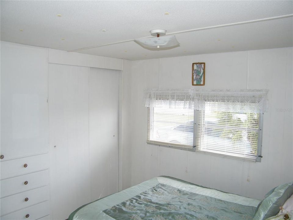 For Sale: $95,000 (2 beds, 1 baths, 672 Square Feet)