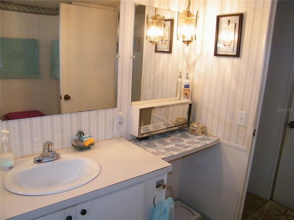 For Sale: $95,000 (2 beds, 1 baths, 672 Square Feet)