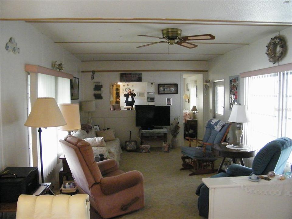 For Sale: $95,000 (2 beds, 1 baths, 672 Square Feet)