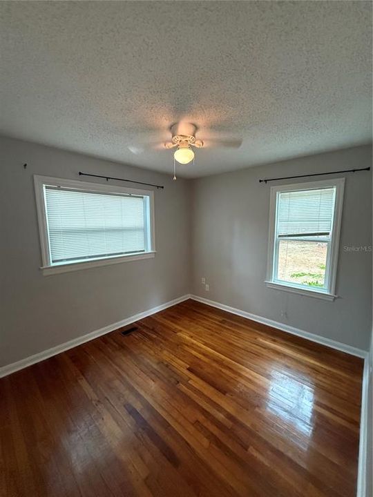 For Rent: $2,000 (3 beds, 2 baths, 1353 Square Feet)