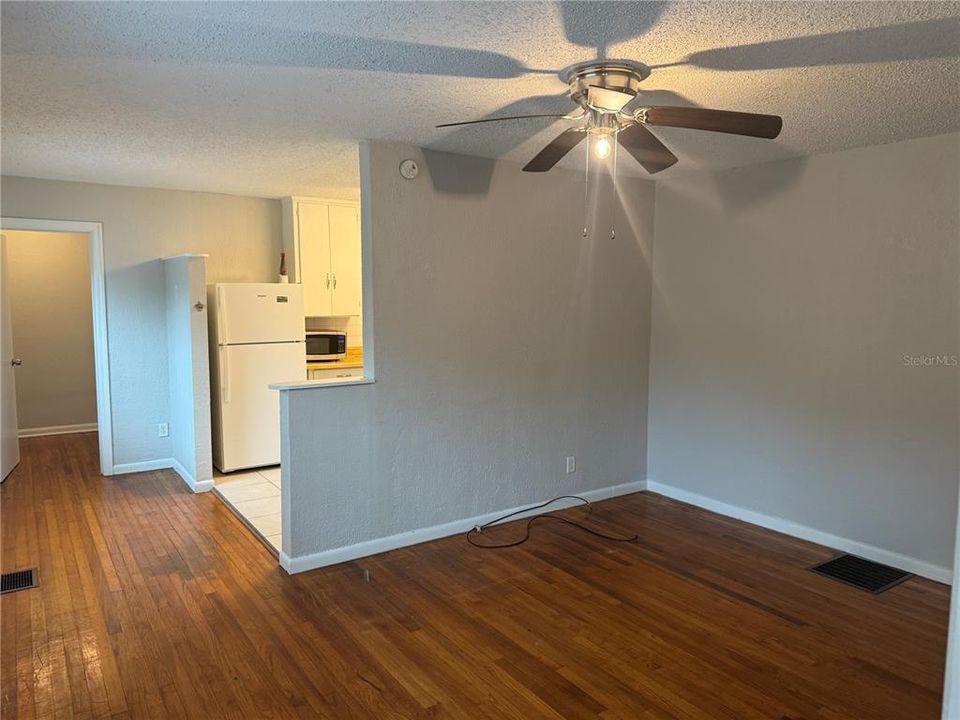 For Rent: $2,000 (3 beds, 2 baths, 1353 Square Feet)