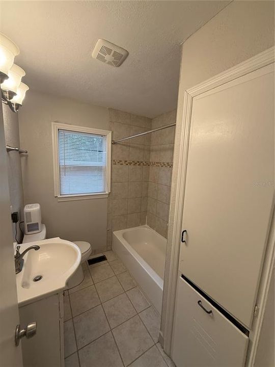 For Rent: $2,000 (3 beds, 2 baths, 1353 Square Feet)