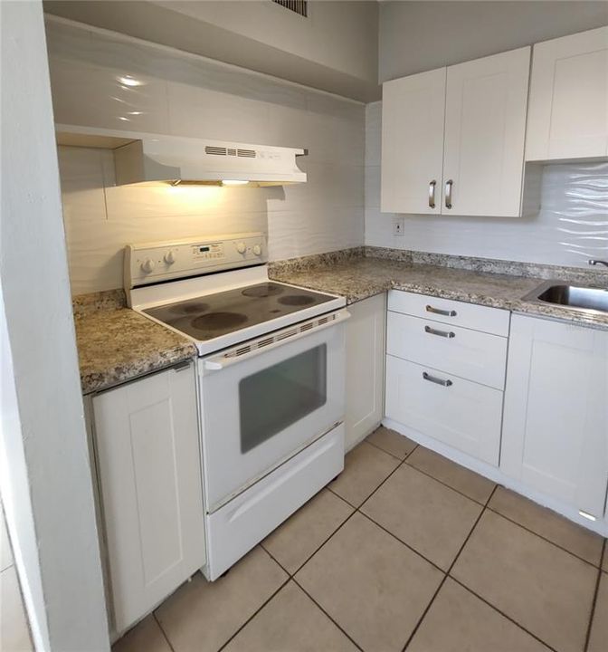 For Rent: $1,145 (2 beds, 1 baths, 816 Square Feet)