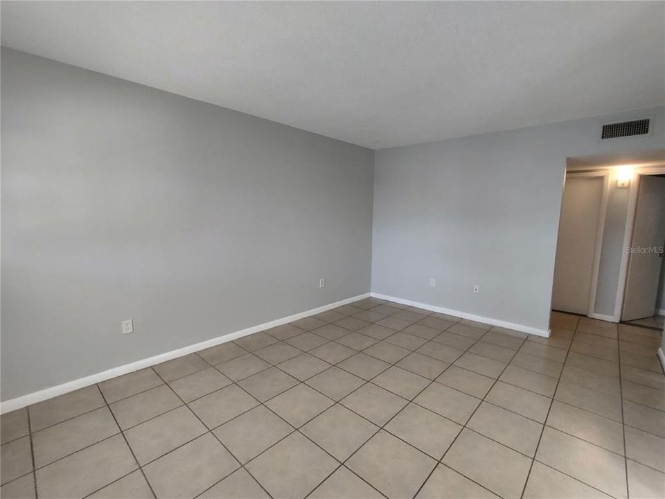 For Rent: $1,145 (2 beds, 1 baths, 816 Square Feet)