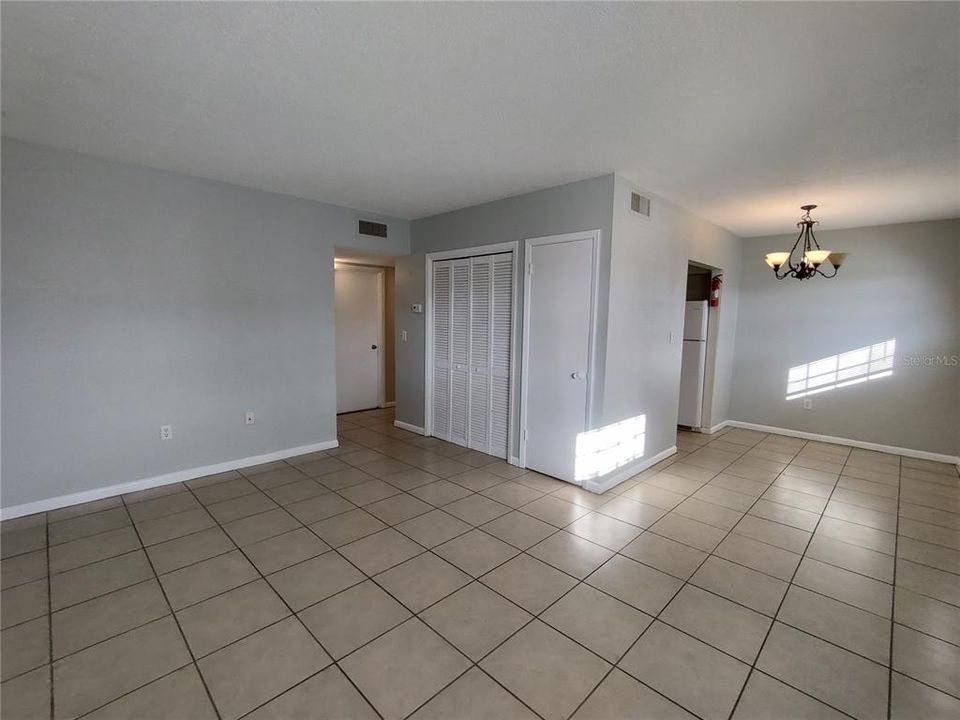 For Rent: $1,145 (2 beds, 1 baths, 816 Square Feet)