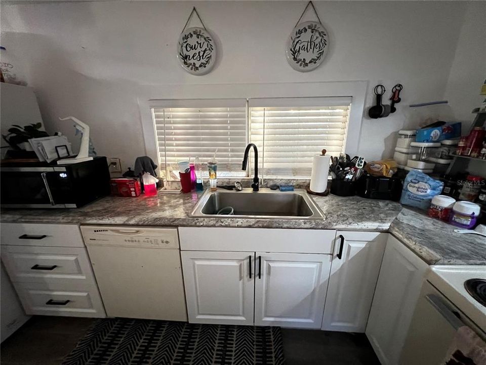 For Sale: $169,500 (2 beds, 2 baths, 942 Square Feet)