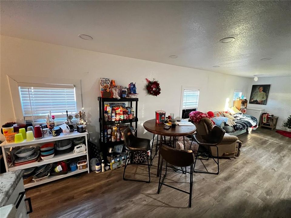 For Sale: $169,500 (2 beds, 2 baths, 942 Square Feet)