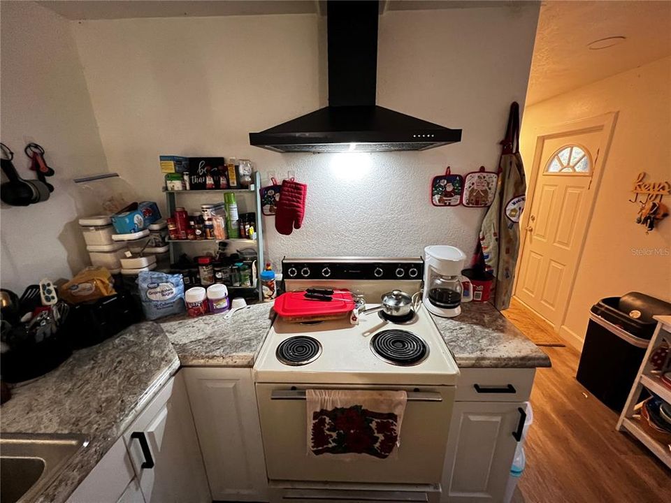 For Sale: $169,500 (2 beds, 2 baths, 942 Square Feet)