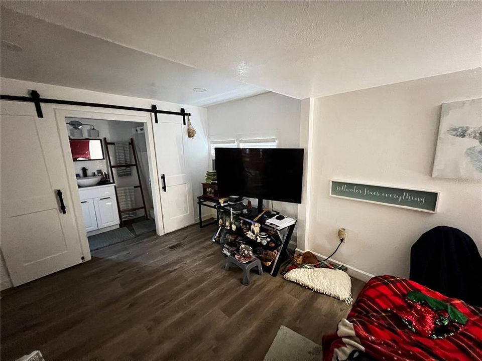 For Sale: $169,500 (2 beds, 2 baths, 942 Square Feet)