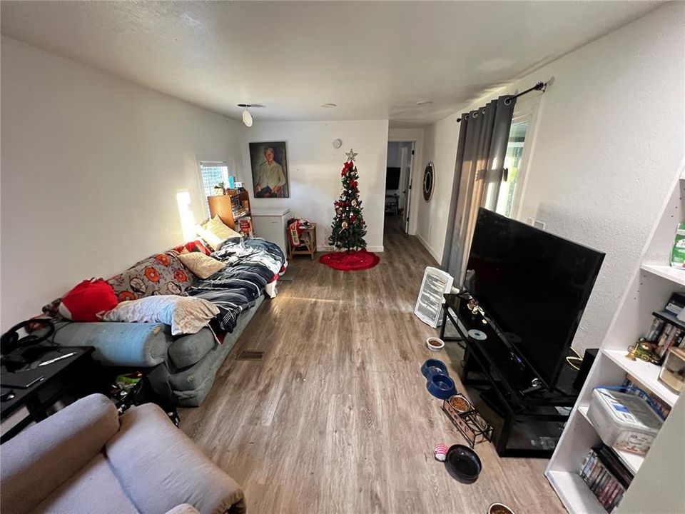 For Sale: $169,500 (2 beds, 2 baths, 942 Square Feet)