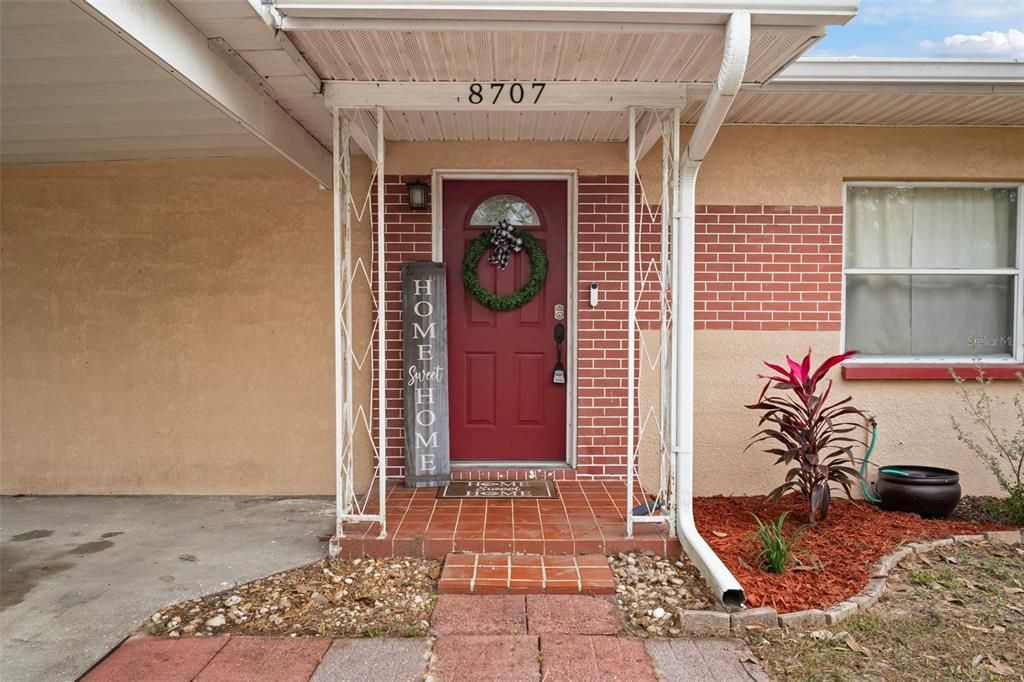 For Sale: $305,000 (2 beds, 1 baths, 1053 Square Feet)