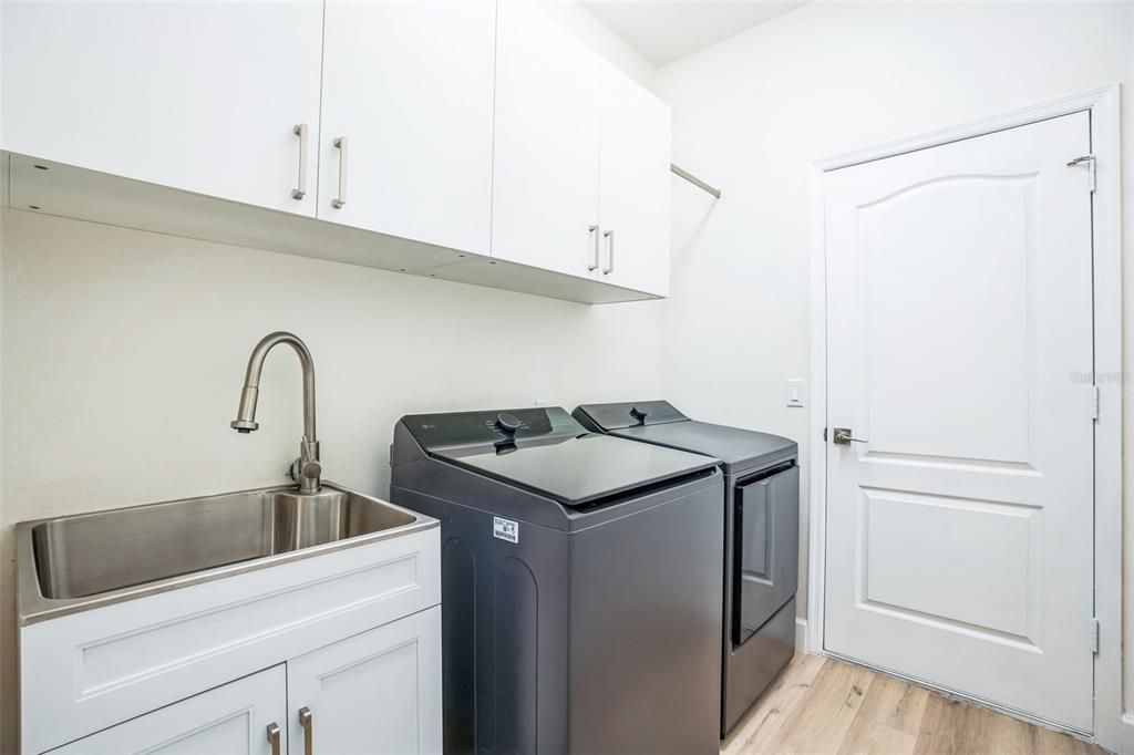 Laundry Room - door to Garage