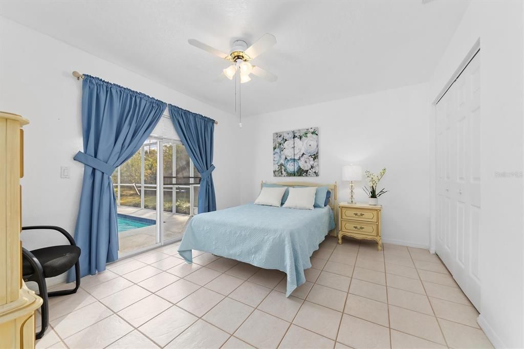 For Sale: $370,000 (3 beds, 2 baths, 1386 Square Feet)