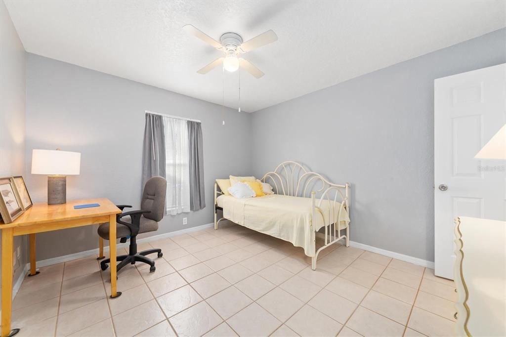 For Sale: $370,000 (3 beds, 2 baths, 1386 Square Feet)