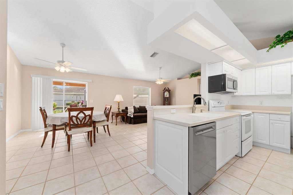 For Sale: $370,000 (3 beds, 2 baths, 1386 Square Feet)