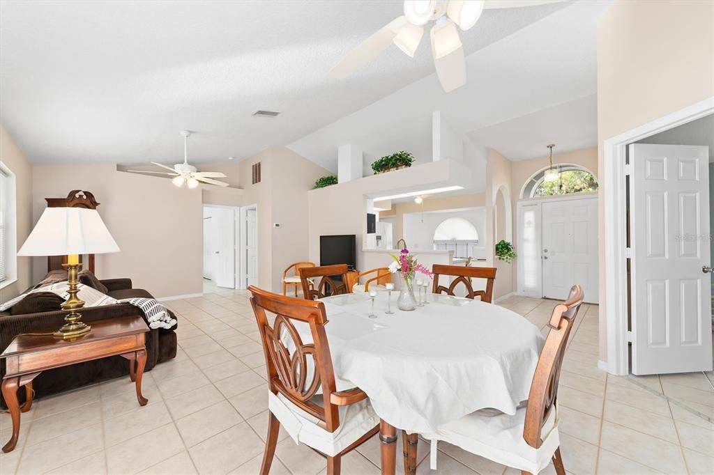 For Sale: $370,000 (3 beds, 2 baths, 1386 Square Feet)