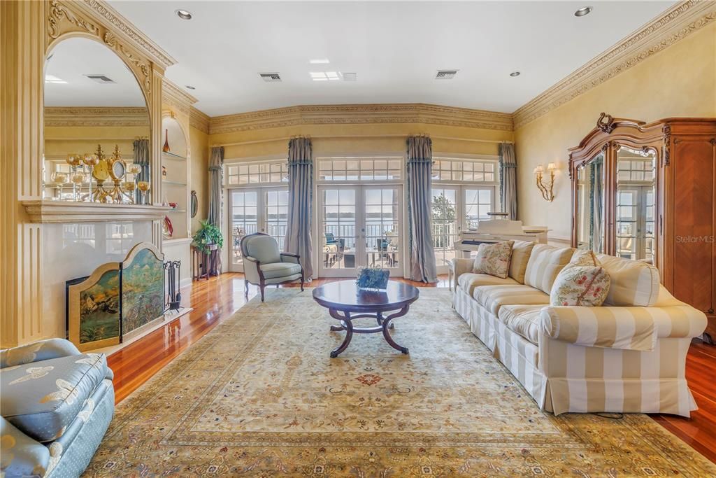 For Sale: $4,675,000 (5 beds, 4 baths, 5200 Square Feet)