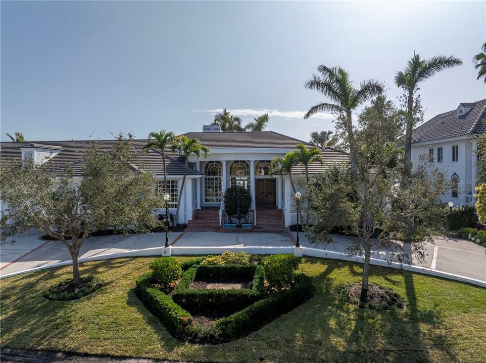 For Sale: $4,675,000 (5 beds, 4 baths, 5200 Square Feet)