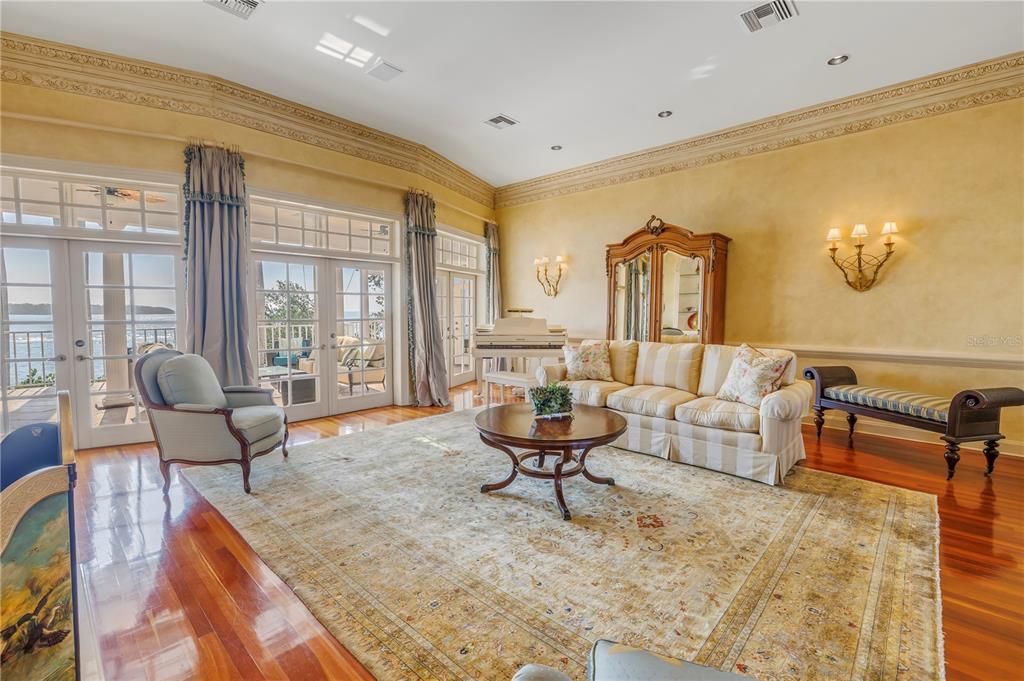 For Sale: $4,675,000 (5 beds, 4 baths, 5200 Square Feet)