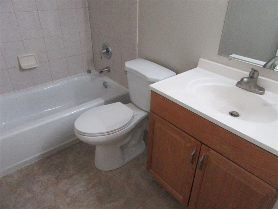 For Rent: $1,800 (2 beds, 1 baths, 885 Square Feet)