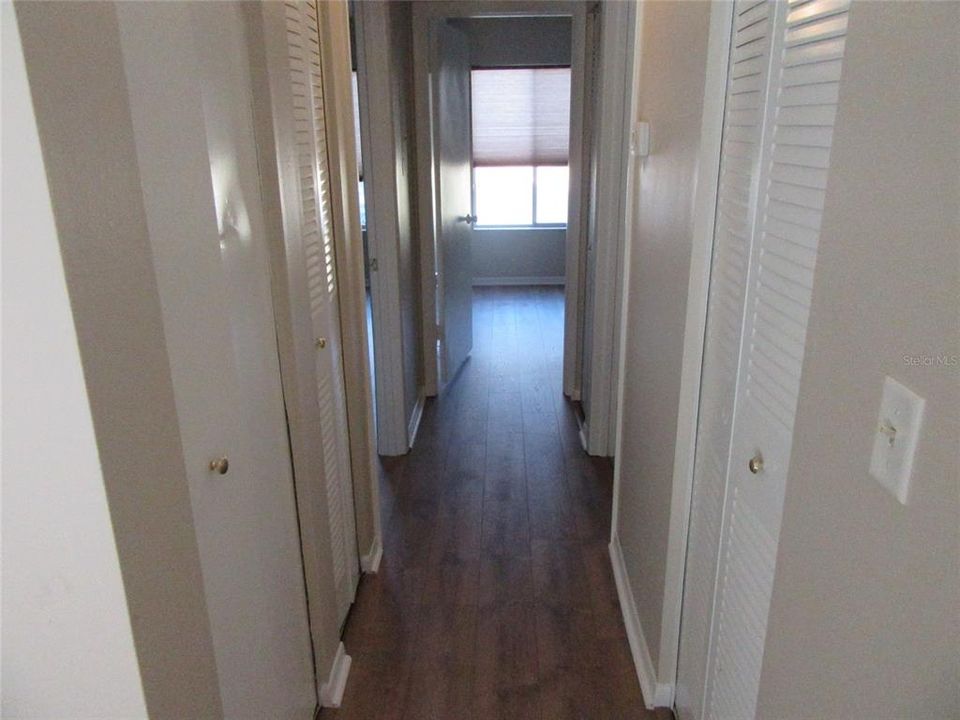 For Rent: $1,800 (2 beds, 1 baths, 885 Square Feet)