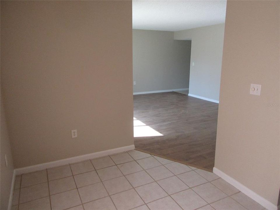 For Rent: $1,800 (2 beds, 1 baths, 885 Square Feet)