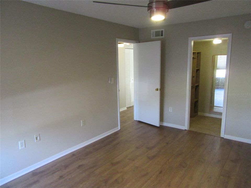 For Rent: $1,800 (2 beds, 1 baths, 885 Square Feet)