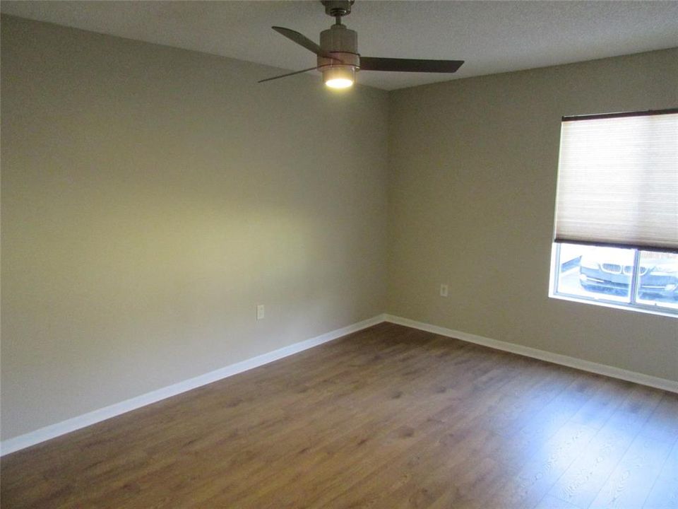 For Rent: $1,800 (2 beds, 1 baths, 885 Square Feet)